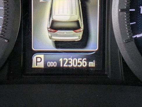 Used 2015 Toyota Sienna XLE image 12