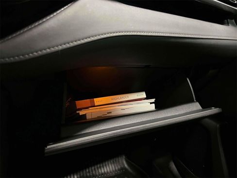 Used 2022 Toyota Highlander XLE image 37