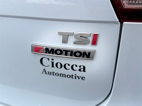 Used 2018 Volkswagen Tiguan SE w/ Panoramic Sunroof Package image 24