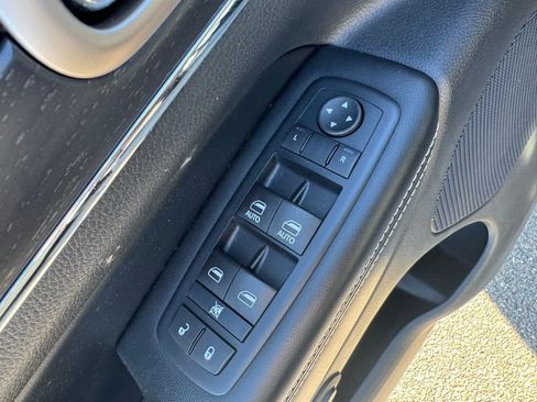 Used 2016 Jeep Grand Cherokee Limited image 19