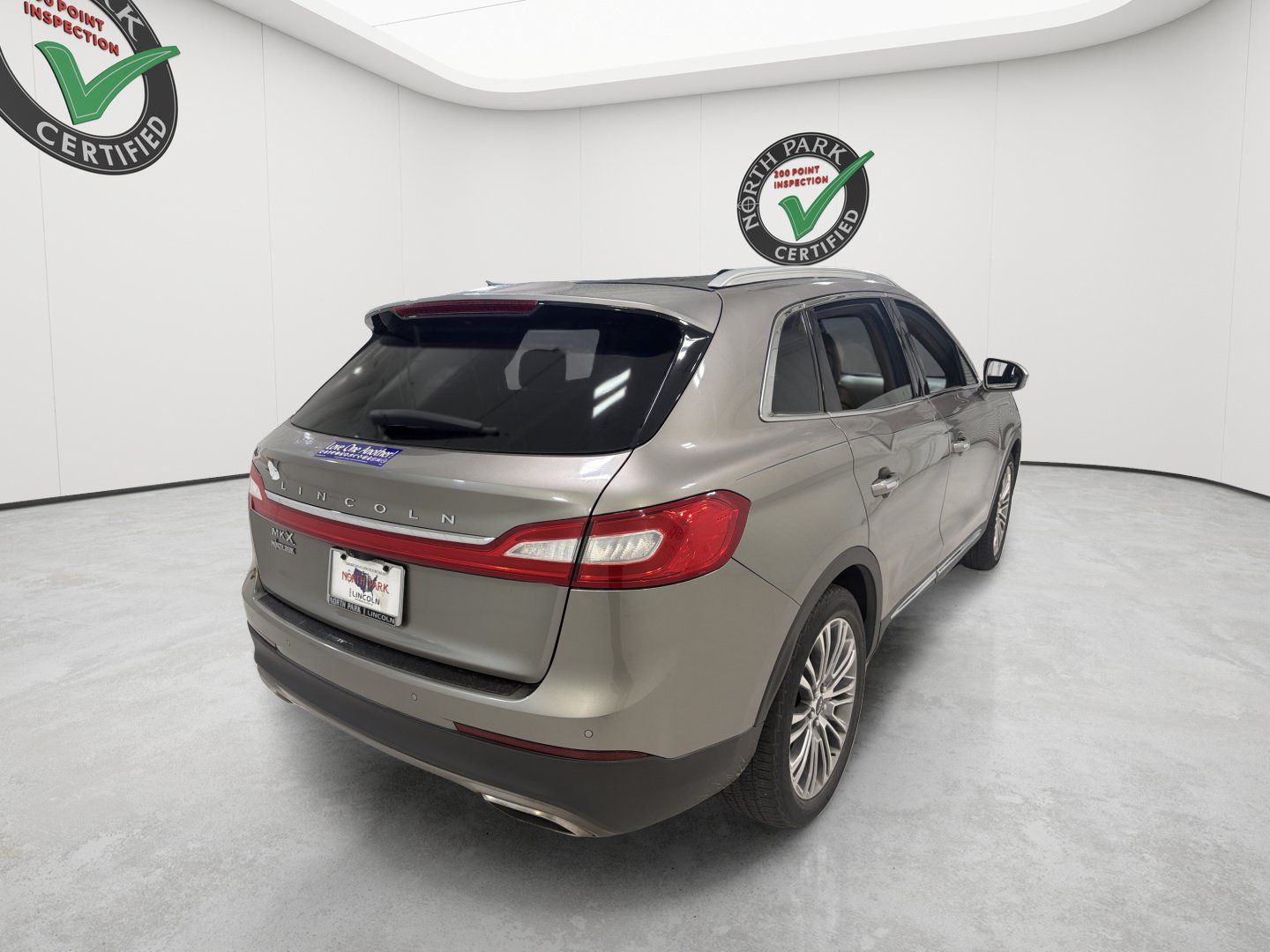 Used 2016 Lincoln MKX Reserve w/ Climate Package FWD image 5