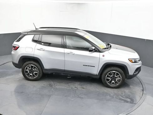 Used 2025 Jeep Compass Trailhawk AWD/4WD image 36