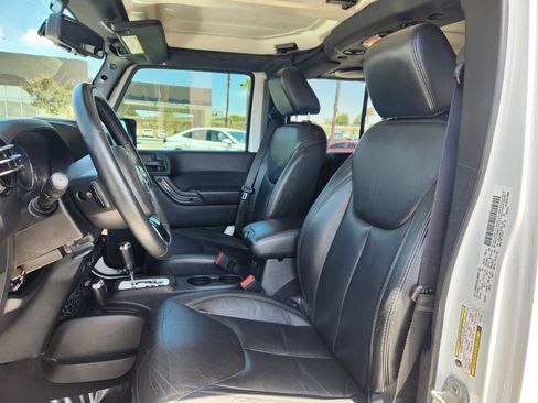 Used 2014 Jeep Wrangler Unlimited Sahara AWD/4WD image 11