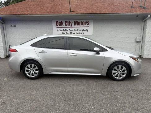 Used 2021 Toyota Corolla LE FWD image 4