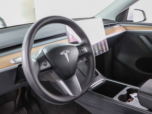 Used 2023 Tesla Model Y Long Range image 20