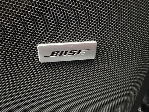 Used 2023 GMC Yukon SLT w/ SLT Premium Package image 12