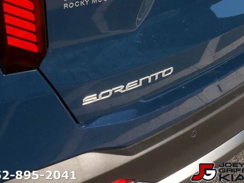 Certified 2025 Kia Sorento SX FWD image 9