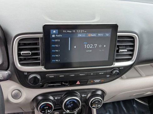 Used 2025 Hyundai Venue SEL FWD image 18