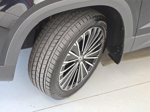 Certified 2025 Volkswagen Taos SE FWD image 33