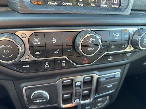 Used 2020 Jeep Gladiator Overland image 19