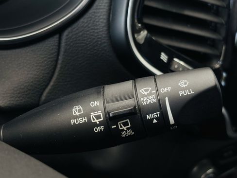 Used 2020 Jeep Cherokee Limited FWD image 56