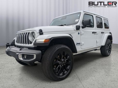 Used 2025 Jeep Wrangler Unlimited Sahara w/ Safety Group AWD/4WD image 4