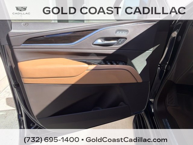Certified 2023 Cadillac Escalade ESV Premium Luxury w/ Performance Package AWD/4WD image 21