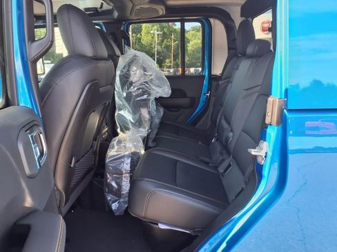 New 2025 Jeep Gladiator High Tide image 6