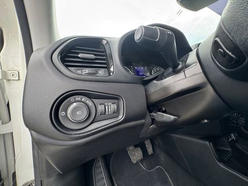 Used 2020 Jeep Renegade Altitude FWD image 24