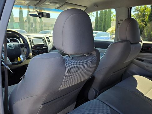 Used 2014 Toyota Tacoma PreRunner w/ TRD Off-Road Package image 28