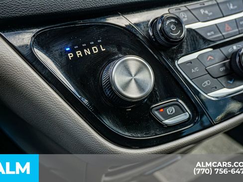 Used 2024 Chrysler Pacifica Touring-L FWD image 45
