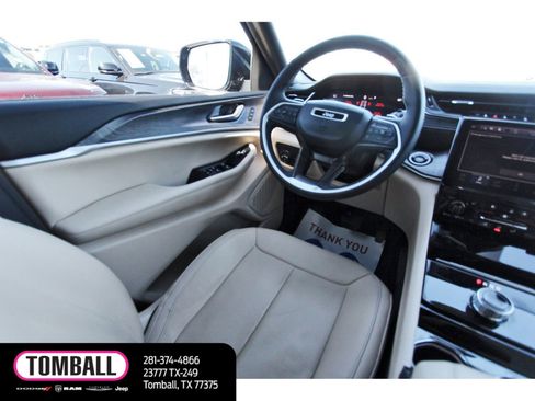 Used 2023 Jeep Grand Cherokee Limited w/ Luxury Tech Group II image 9