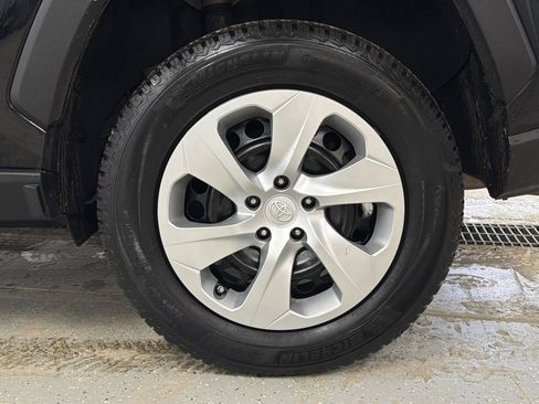 Used 2021 Toyota RAV4 LE image 38