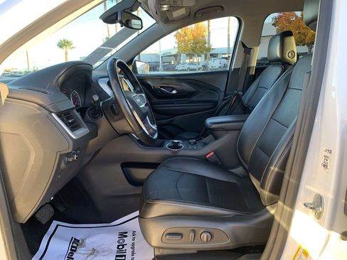 Used 2023 GMC Terrain SLT image 17