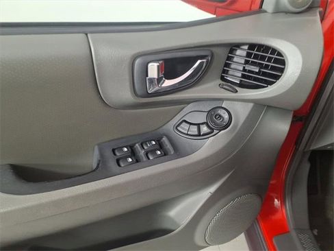 Used 2004 Hyundai Santa Fe 2WD image 10