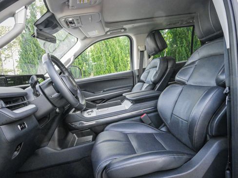 Used 2025 Lincoln Navigator L Reserve image 7