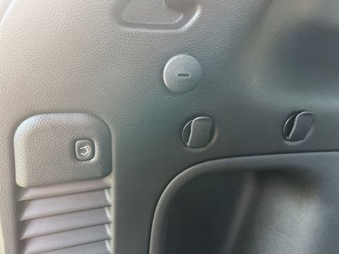 Used 2022 Jeep Grand Cherokee Limited image 37