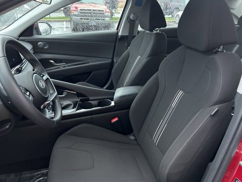 Certified 2025 Hyundai Elantra SEL image 9
