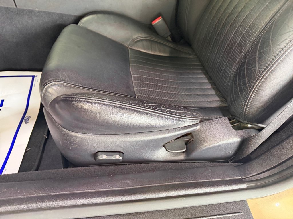 Used 2005 Ford Thunderbird RWD image 25