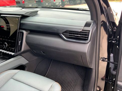 Used 2025 GMC Acadia AT4 w/ Super Cruise Package image 18