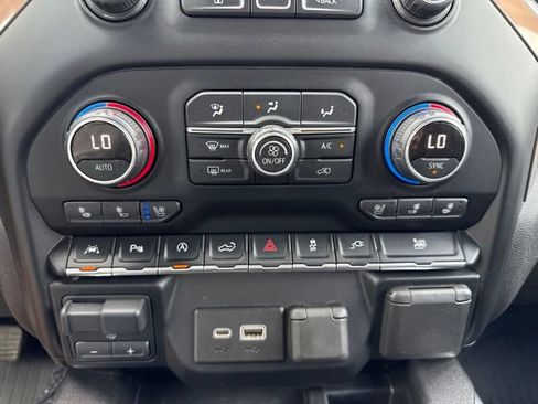 Used 2020 Chevrolet Silverado 1500 High Country w/ Technology Package AWD/4WD image 21