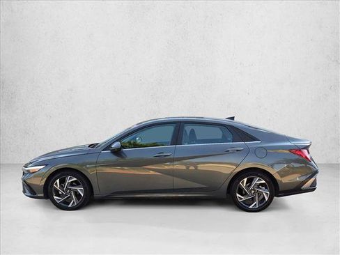 Used 2024 Hyundai Elantra Limited FWD image 9