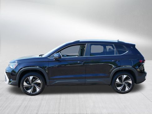 Certified 2025 Volkswagen Taos SE AWD/4WD image 4