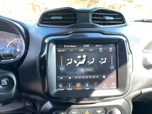 Used 2018 Jeep Renegade Latitude w/ UConnect 8.4 Nav Group image 19