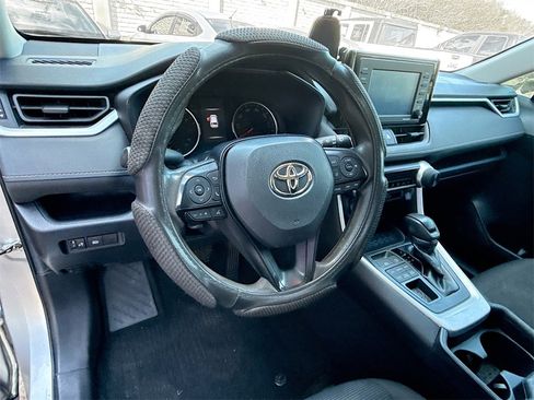 Used 2020 Toyota RAV4 LE image 12