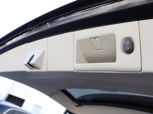 Used 2019 Cadillac Escalade ESV Premium Luxury image 29