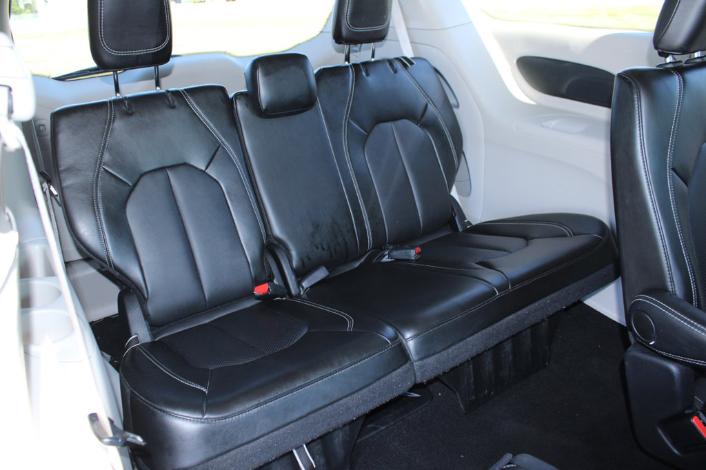 Used 2024 Chrysler Pacifica Touring-L FWD image 18