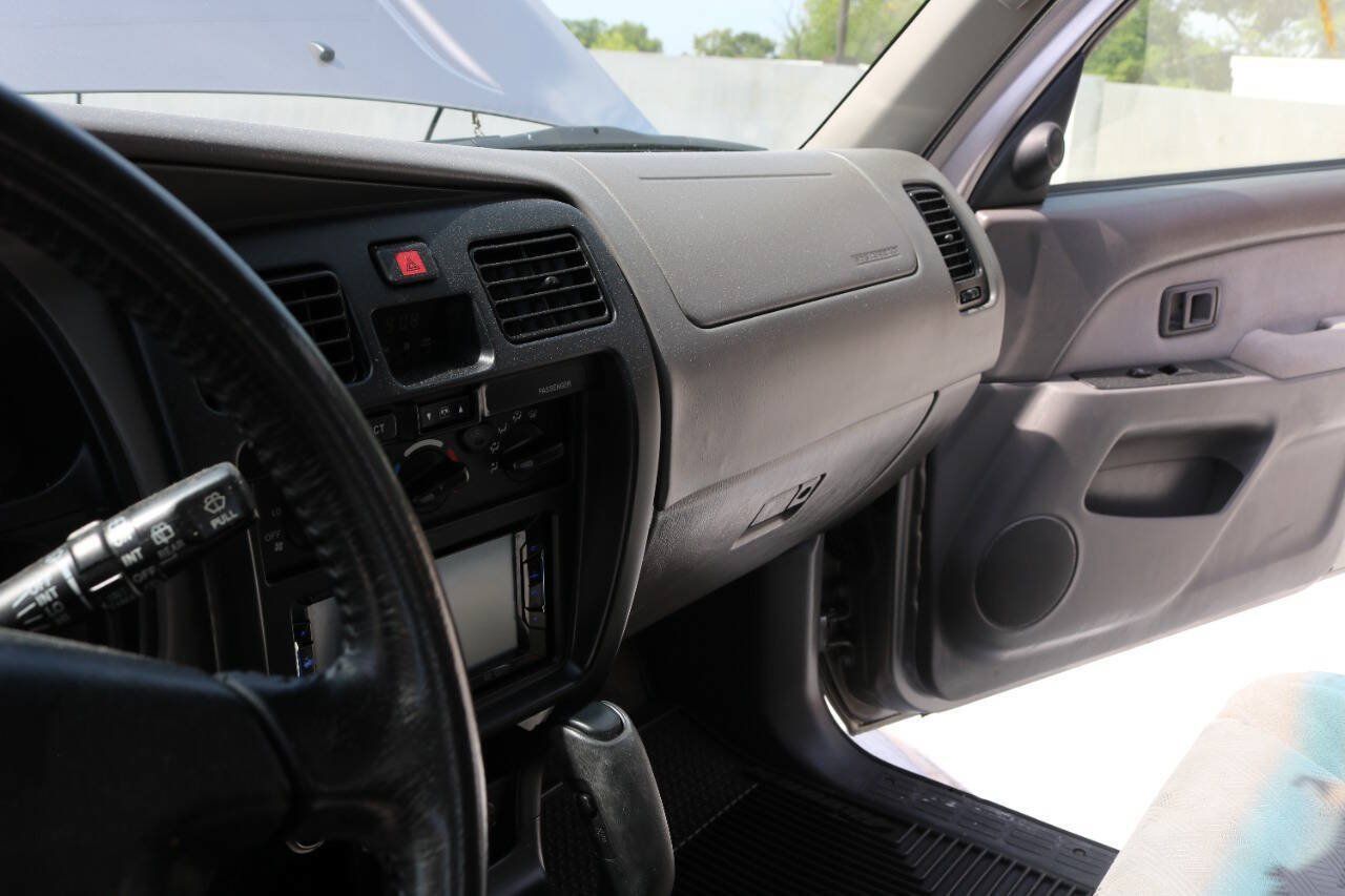Used 2002 Toyota 4Runner SR5 AWD/4WD image 81