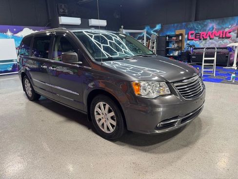 Used 2015 Chrysler Town & Country Touring w/ Driver Convenience Group FWD image 7