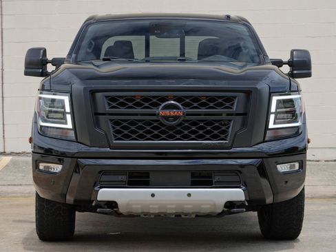 Used 2021 Nissan Titan PRO-4X w/ Pro-4x Convenience Package AWD/4WD image 7