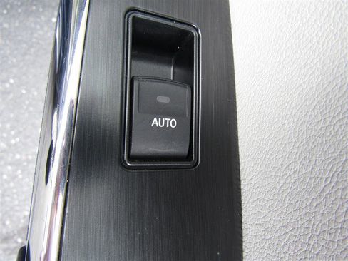 Used 2013 Toyota Avalon XLE image 31