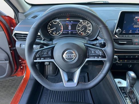 Used 2021 Nissan Altima 2.5 SR FWD image 12