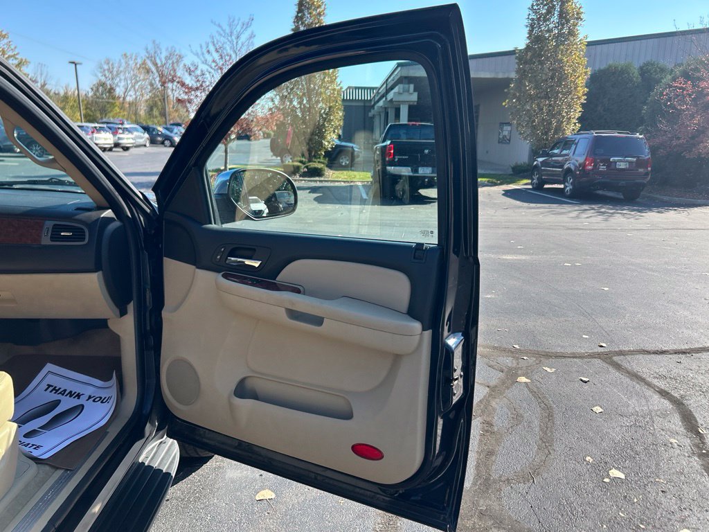 Used 2008 Chevrolet Tahoe LTZ w/ LTZ Preferred Equipment Group AWD/4WD image 40