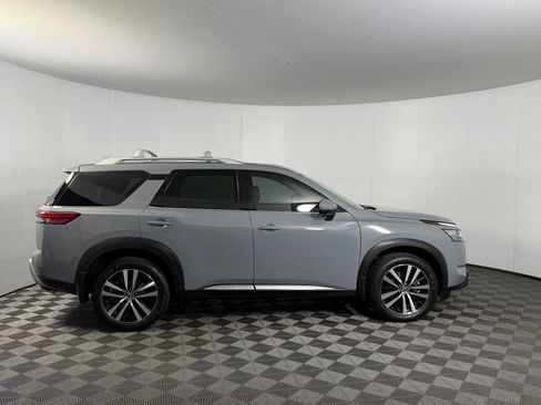 Used 2024 Nissan Pathfinder Platinum image 5