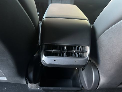 Used 2023 Tesla Model Y Performance image 37