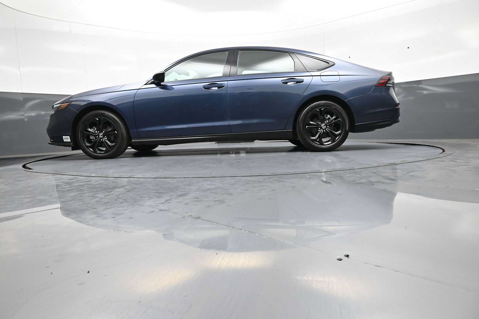 Used 2025 Honda Accord SE image 32