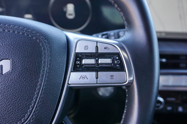 Used 2024 Kia Telluride SX w/ Towing Package FWD image 29