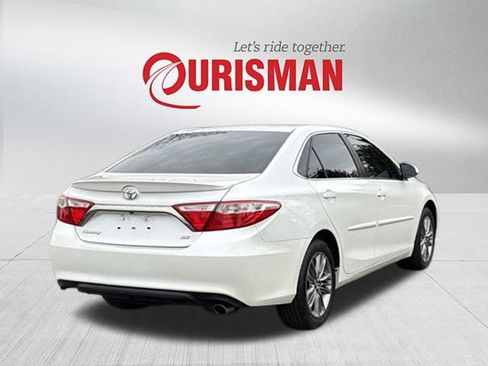 Used 2016 Toyota Camry SE w/ Moonroof Package image 2