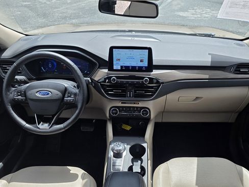 Used 2020 Ford Escape Titanium image 18
