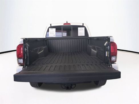 Used 2022 Toyota Tacoma SR AWD/4WD image 14